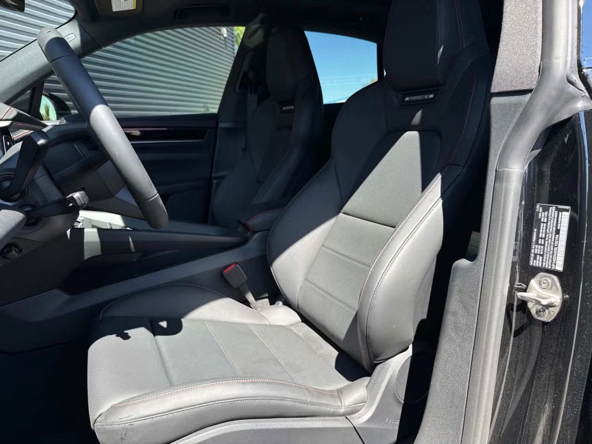 PorscheJax's tweet image. Electric poise, unmistakably Porsche. The 2025 #Macan 4S Electric brings up to 509 hp, AWD confidence and an EPA estimated 288 mile range to Porsche #Jacksonville. 

Call 904-725-9155 or see it here: bit.ly/4bA2HDB 

Stock No. ESL150194 | #Porsche #PorscheMoment