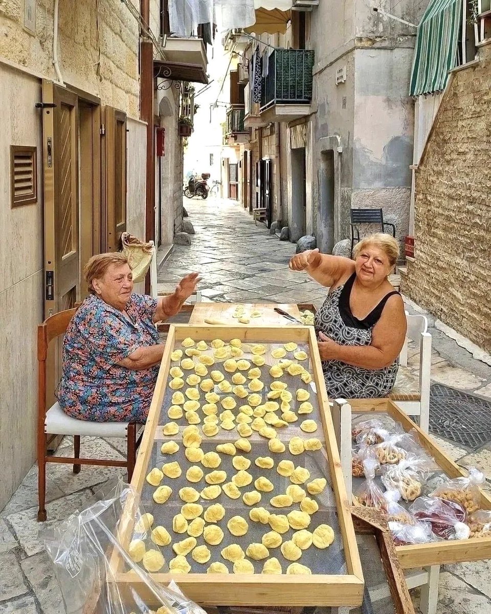 Mambo Italiano tweet media