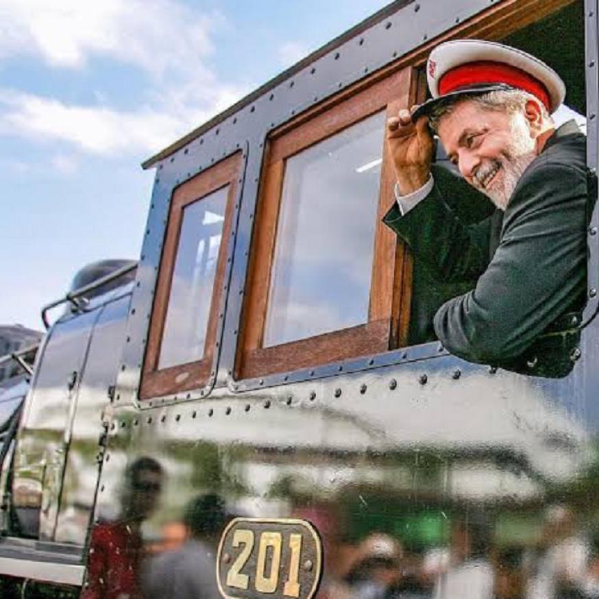 Insights_conj24's tweet photo. 🚅 | 🚨 ATENÇÃO: Lula anuncia fábrica chinesa de trens em SP e investimento de R$ 5,6 bilhões na malha ferroviária do estado

🚅 O Governo Lula já investiu R$ 10 BI em SP para aquisição de 44 novos trens e ampliação de mais de centenas de quilômetros de trilhos, interligando a capital a outros municípios.