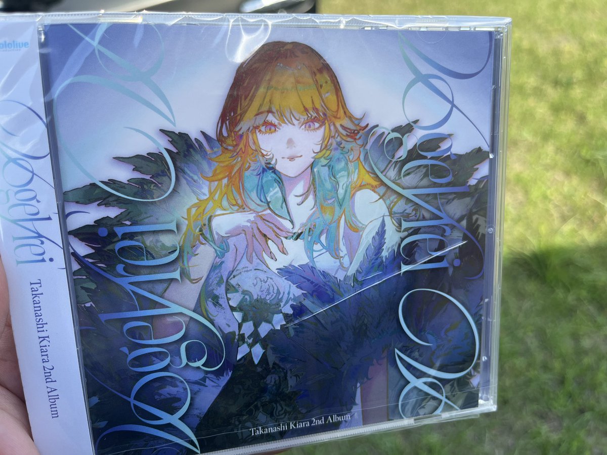 The excitement of my copy of Vogelfrie arriving 4 days early is brought to an end by a cracked cover. 💔 My anti-gacha luck. #kfp
