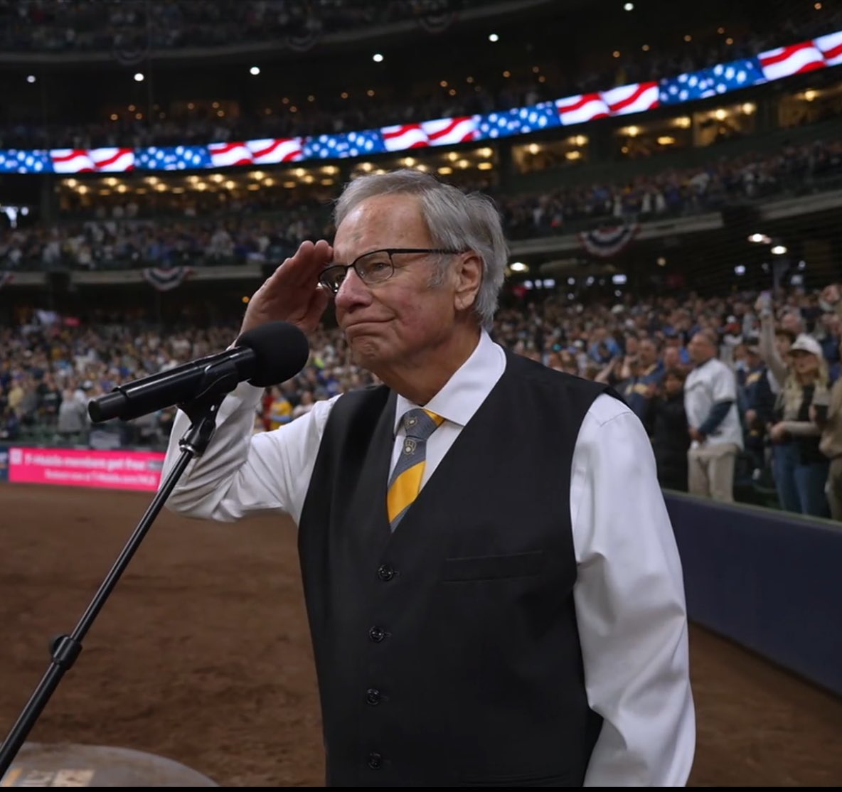 3BuckChamp's tweet photo. BREWERS BASEBALL IS BACK. SAL DINGER. WILD BILL BASES CLEARING BEAST. MIZ LEGACY GAME. AND WHO COULD FORGET.. BOB 🦅🦅🦅🦅 https://t.co/YJvw7qMTf8