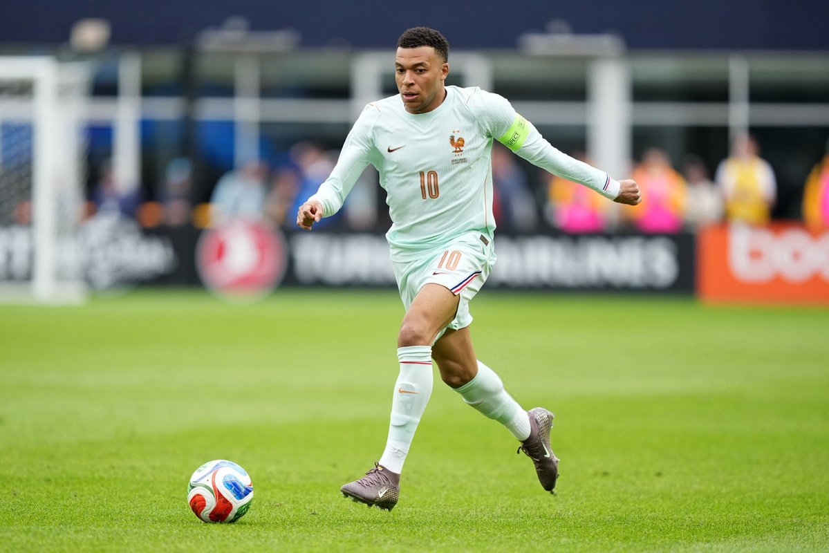 The Touchline | 𝐓 tweet media