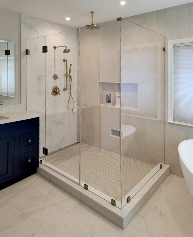 abcglassinc's tweet image. Let the light shine through as you embrace a fresh, modern look for your bathroom. It’s all about those little details that make each day special. Ready to create your dream space?  Call ABC Glass and Mirror today to get started at 703-257-7150🛁💖 #HomeGoals #BathroomInspo