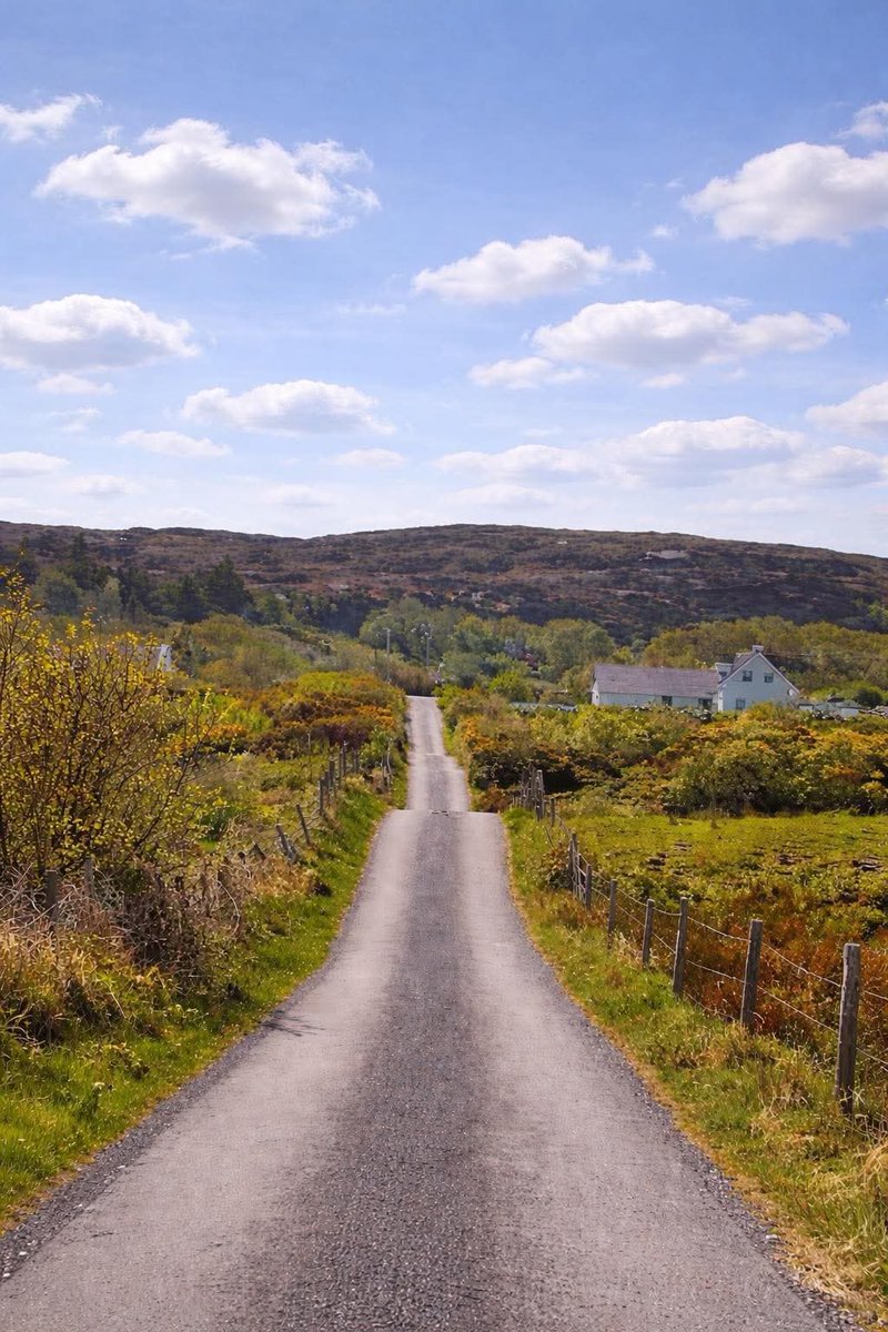 ThisIsIreland3's tweet photo. ๐Renvyle, Connemara, Co. Galway โ๏ธ
It is beautiful to travel & experience the different skies above us-each one a quiet reminder that the world is vast, ever-changing, and full of wonder ๐๏ธ๐
Mad about Ireland (FB)
#Galway #Connemara #Ireland #Renvyle #Peace https://t.co/Ts6eukj4WB