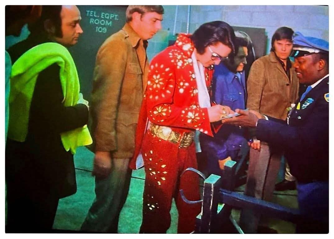 Julielouisesha1's tweet image. #ElvisPresley