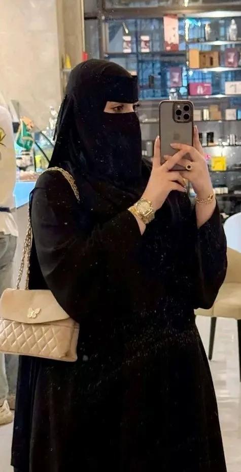 ام ايمان tweet media