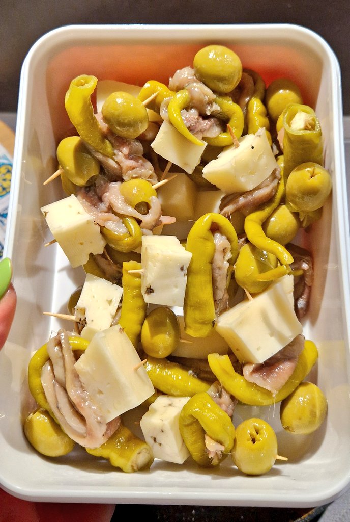 Ester 😈 /errrreé/ tweet media