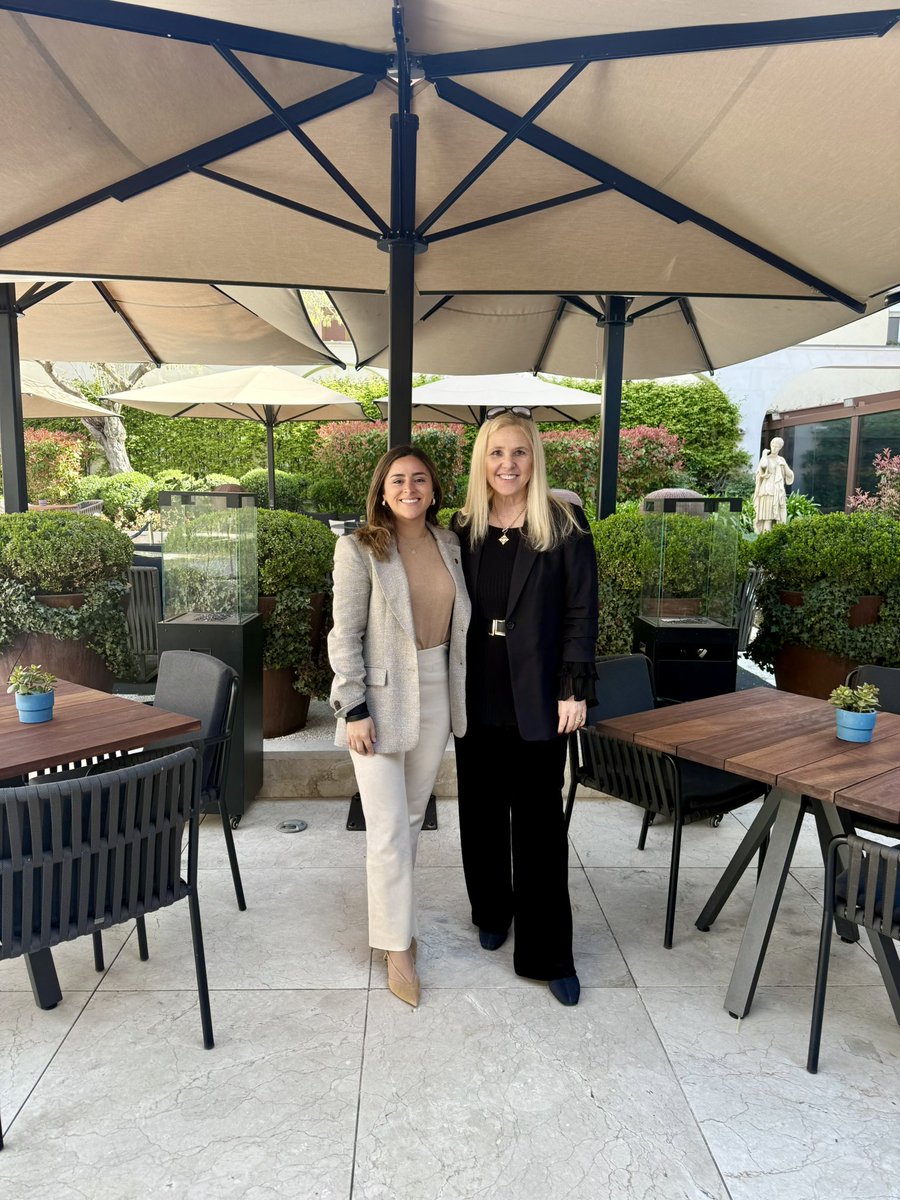 SlunaOK's tweet photo. Para los amantes del arte y el lujo silencioso. Un hotel increíble #PalacioLosDuques Gran Meliá en Madrid. Gracias Flor por esta visita increíble! #granmeliapalaciolosduques #hoteldelujomadrid #luxurytravel @glaminess https://t.co/Z3OZs3f445