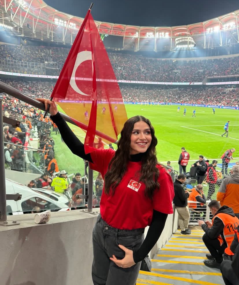 ttheminos's tweet photo. Türk kızı 🇹🇷❤️
@ayseyukselresmi #AyşeYüksel https://t.co/0a6Gj4LEQv