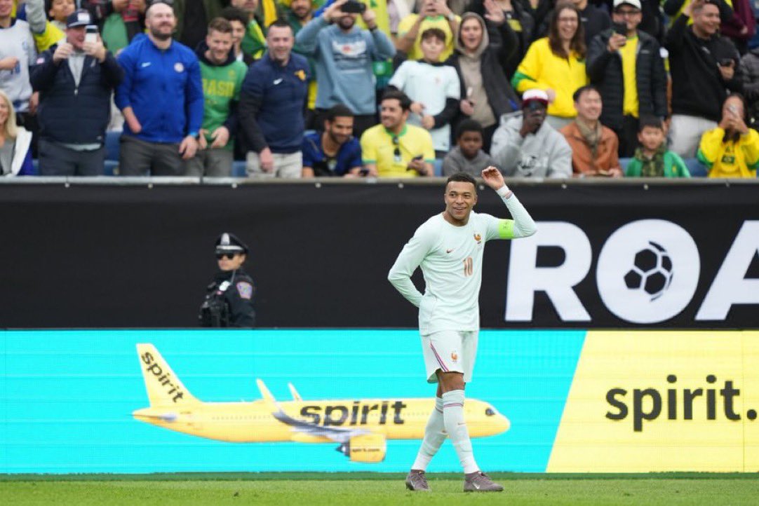 ساخر tweet media