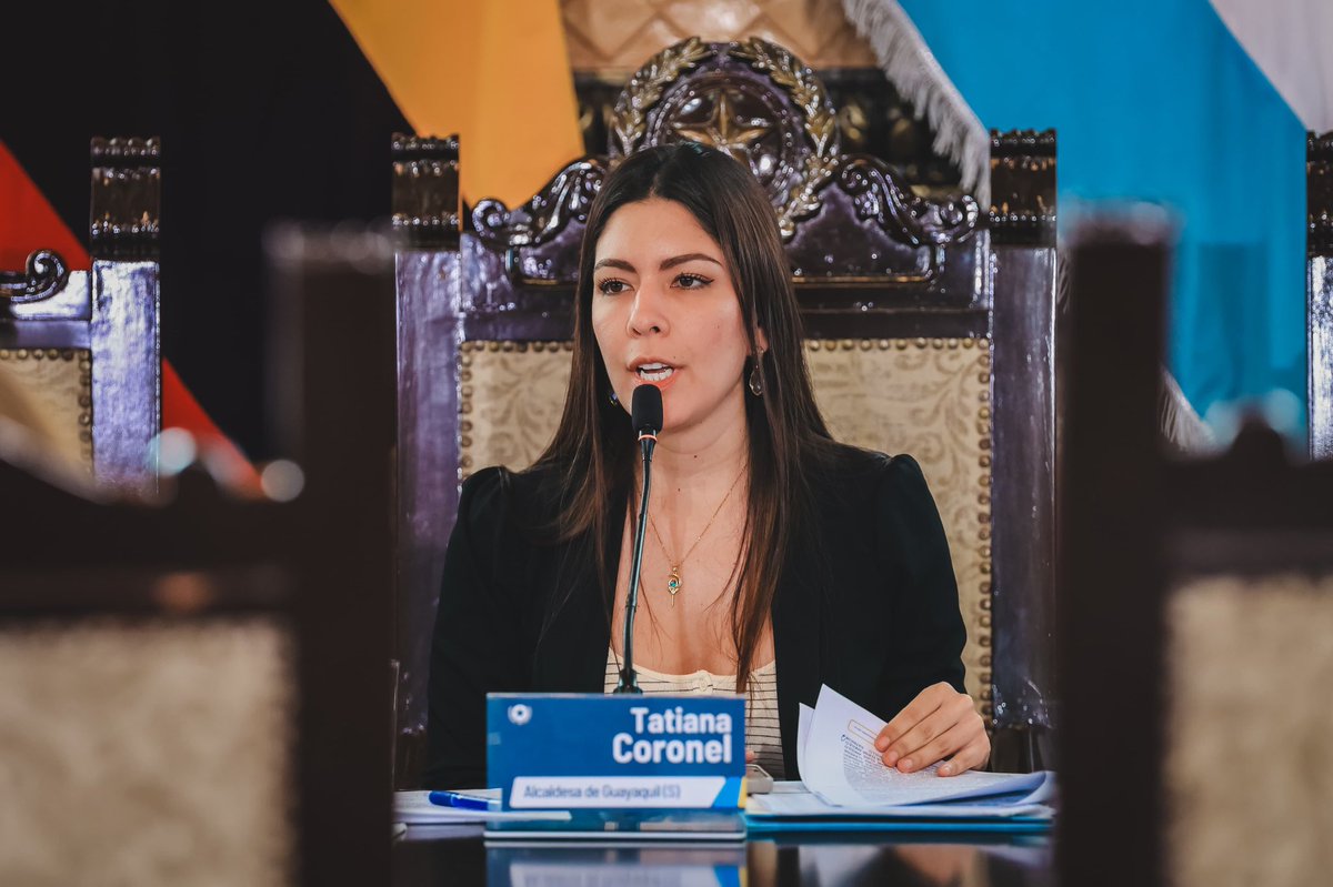 alcaldiagye's tweet photo. 📋 En la sesión del Concejo Municipal de Guayaquil, se ratificó a @taticoronelf como Alcaldesa Subrogante, asegurando la continuidad institucional. Así también, se dio trámite a resoluciones que fortalecen el desarrollo productivo, la gestión portuaria y el ordenamiento urbano de la ciudad.

✅ Aprobado en segundo debate el plan parcial en Vía a la Costa, que regula el uso de suelo industrial y promueve un crecimiento ordenado.

✅ Actualización catastral de predios para consolidar actividades productivas y dar seguridad jurídica.

✅ Ajuste de tasas del canal de acceso portuario, garantizando sostenibilidad y competitividad.

✅ Denominación de calles en honor a figuras destacadas, fortaleciendo la identidad de la ciudad.

🩵 Con desarrollo productivo, planificación urbana y visión de ciudad, #AsiSeHaceGuayaquil, por una #CiudadDeTodos.

#GuayaquilNoSeDetiene