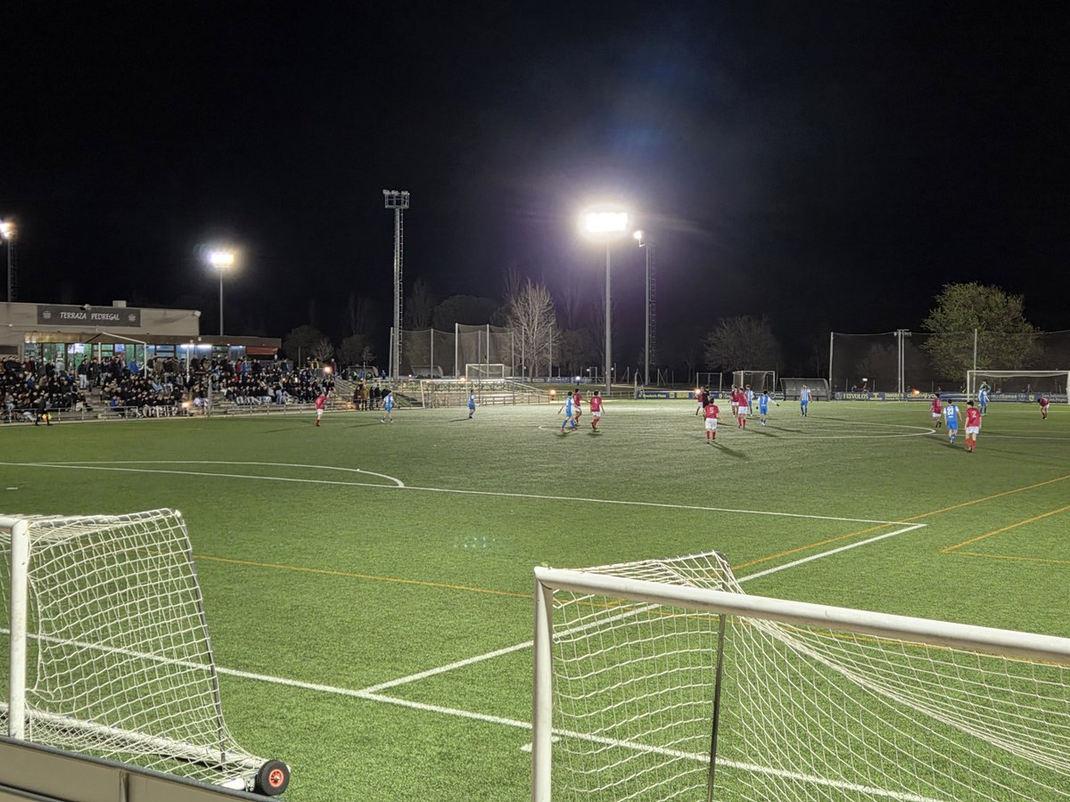 dominguezvd's tweet photo. ¡FINAL en el Complejo Gabriel Pedregal!
@ClubDepCarranza 3 - 1 @recufutbol [Marc 15' (p.), Gonzalo 51' (p.), ? 54' (p.p.) // Mina 52']

El Carranza, clasificado para los cuartos de final de la Copa de Aficionados de la RFFM. https://t.co/7mfPTz9pYx