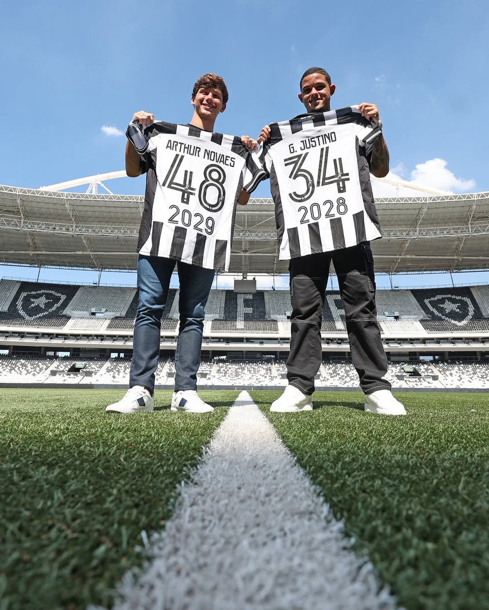 canalpremiere's tweet photo. JOIAS RENOVADAS! 💎🔥

Arthur Novaes e Justino seguem no Botafogo! Dois talentos da casa que renovam com o clube e representam o futuro do Fogão. ⚽💥

📸 @botafogo 

#BrasileiraoNoPremiere #ArthurNovaes #Justino #Botafogo #BR26 https://t.co/dyLFoFWBNY