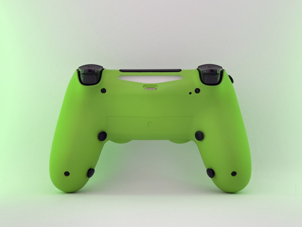 🍀 Decked out PS4 Roller for @jayrockq8

• 8K Marius Motherboard 
• TMR Sticks
• 4 Meta Back Buttons
• 1 Meta Index Button (Left)
• Meta Triggers + Bumpers
• Meta Touchpad
• USB-C Conversion
• Edge Thumbstick Caps
• Soft Touch Front + Rear Shell
• Black Button Kit