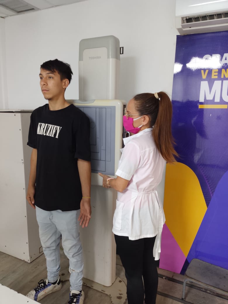 cubacooperaven's tweet photo. 📍 Dpto. de Rx en CDI Montalbán: Lic. Dalva Olivella garantiza diagnósticos precisos. 📍 CDI Las Casitas: Dra. Yisel García capacita a gestantes en el consultorio La Victoria. 📍 San Juan: Dra. Dayanis Falcón brinda salud en Puertas Negras.
#CubaPorLaSalud #DistritoCapital https://t.co/MRFM5a6QRZ