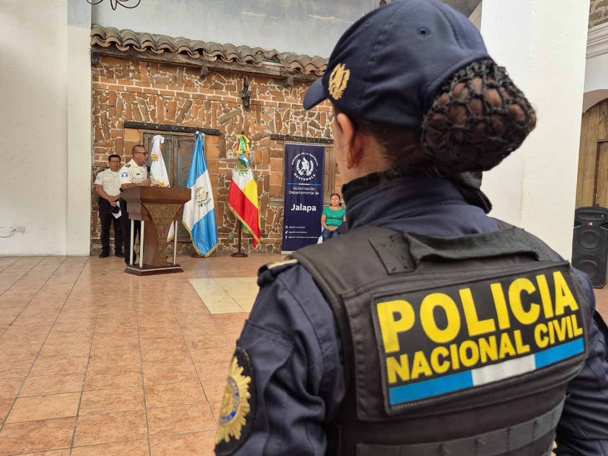 PNCdeGuatemala's tweet photo. Aperturan sede de POLIMERC en Jalapa
Con el objetivo de mejorar la atención y brindar mayor seguridad a los ciudadanos y comerciantes hoy fue inaugurada la sede de #POLIMERC en la cabecera departamental de Jalapa. https://t.co/7xAGGWANBK
