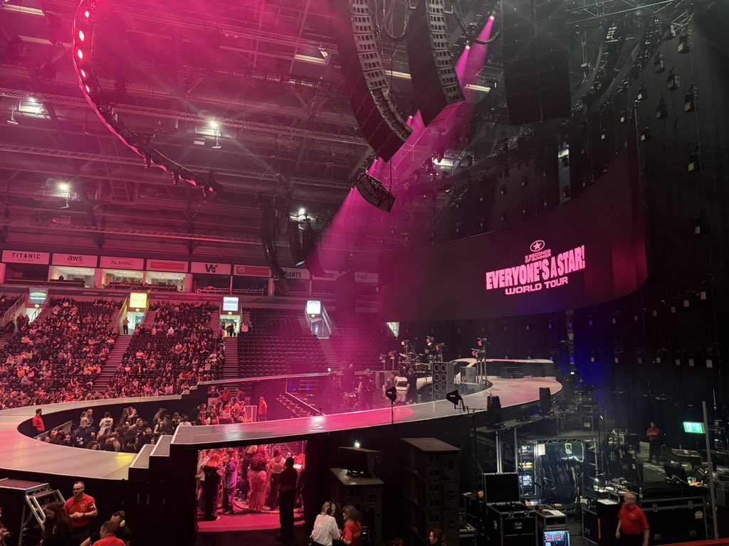 lu ON TOUR ☆ tweet media