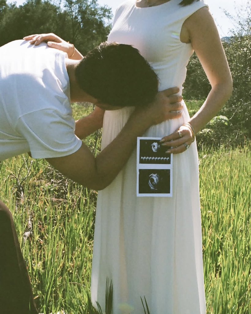 AztecaSiete's tweet image. ¡Bebé en camino!🍼 #TaylorLautner y su esposa anuncian embarazo a través de redes sociales 🥹💕

Entérate de más en azteca7.com ✨