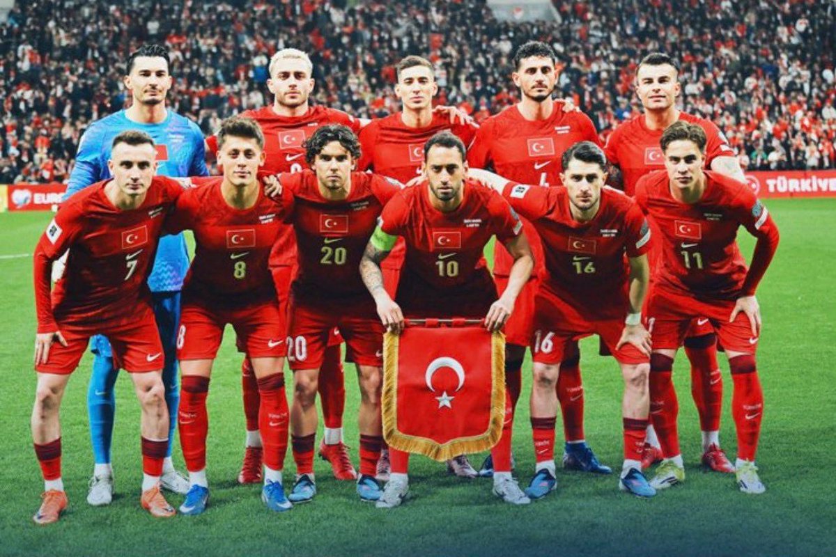 Dünya Kupası yolunda Romanya karşısında aldığımız galibiyetle bir kez daha gururlandık 🇹🇷

Ay-yıldızlı formayı yüreğiyle taşıyan #BizimÇocuklar, azimleri, inançları ve mücadele ruhlarıyla necip milletimize büyük bir sevinç yaşattı.

Bu zafer; sahadaki emeğin, tribündeki duanın ve