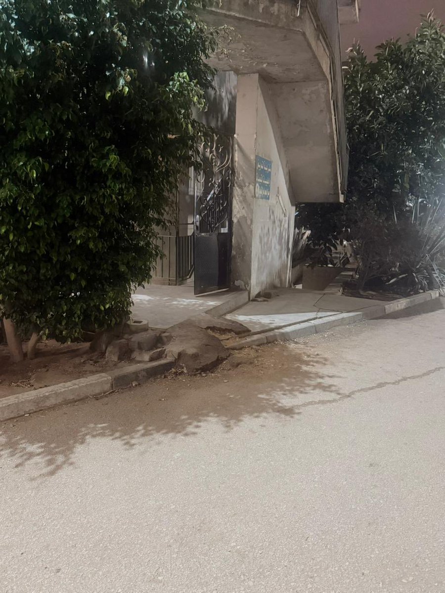 anxiety798's tweet photo. المكان كدا
 بس طبعا النور دا لسه محطوط بعد الشكوى 
والجنينة دي بيبقا قاعد فيها الريتلاڤيز وبايتين والعرض بيجي الساعة ٣ او ٤ الفجر الدكتورة النباطشية تنزل من هنا ف مكان زي دا لو حد اتعرضلها محدش هيحس بيها https://t.co/wheM3J5QQr