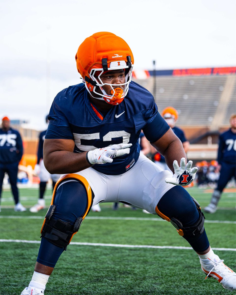 Illinois Football tweet media