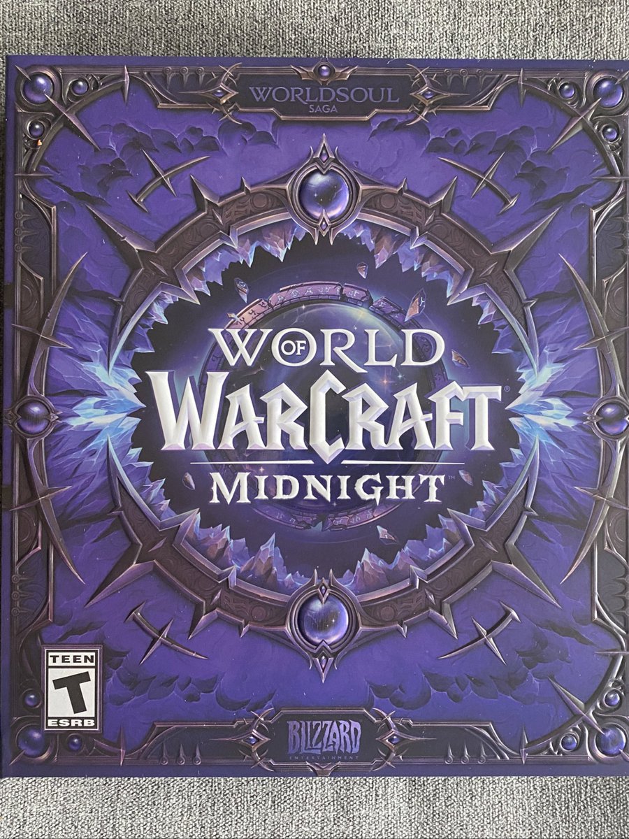 Thank you blizzard for the free collector’s edition. That means it’s time for another #ShelfReveal

#WoW_Partner #shelf #reveal