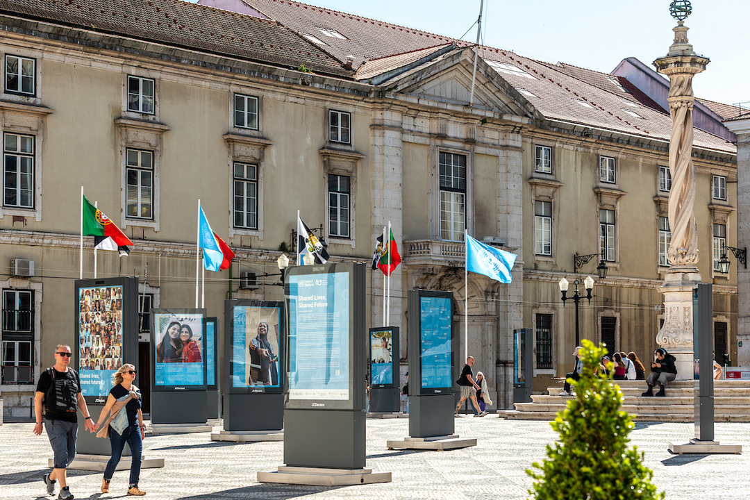 CamaraLisboa's tweet photo. 🌍 #Lisboa acolhe a exposição “Vidas Partilhadas, Futuros Partilhados”, integrada nas comemorações dos 80 anos da ONU e dos 70 anos da adesão de Portugal. “Lisboa é uma cidade aberta, com tolerância, respeito pela diferença e capacidade de trabalhar em conjunto.”
 @Moedas https://t.co/dDHCk9BmwI