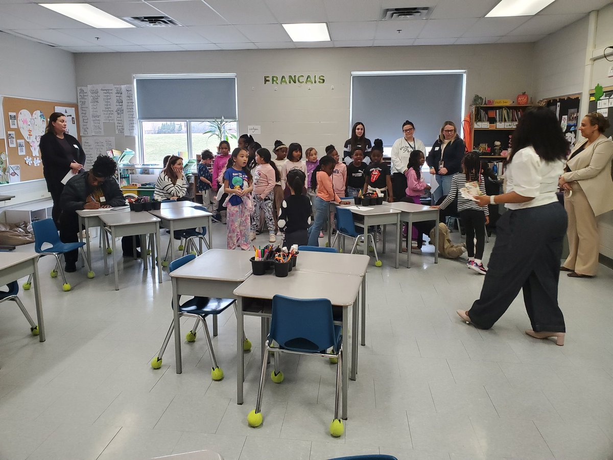 DP_math's tweet image. Enjoyed working w/ @DP_FSL, Gr. 1 #FrenchImmersion Ts, &amp;amp; students today. Session included a lesson model incorporating @PearsonMatholo1 &amp;amp; a 🆕️ @DP_math vocab resource to support math understanding &amp;amp; language acquisition &amp;amp; production. TY @AngelaMericiDP for hosting us 🙂 #dpmath