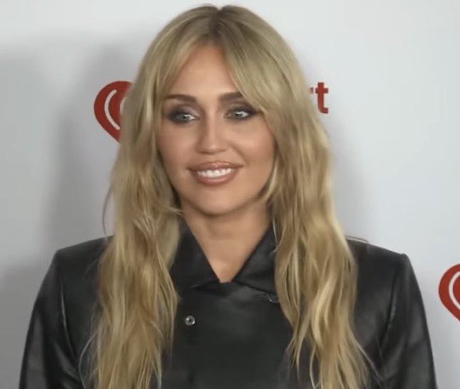 Miley Updates tweet media