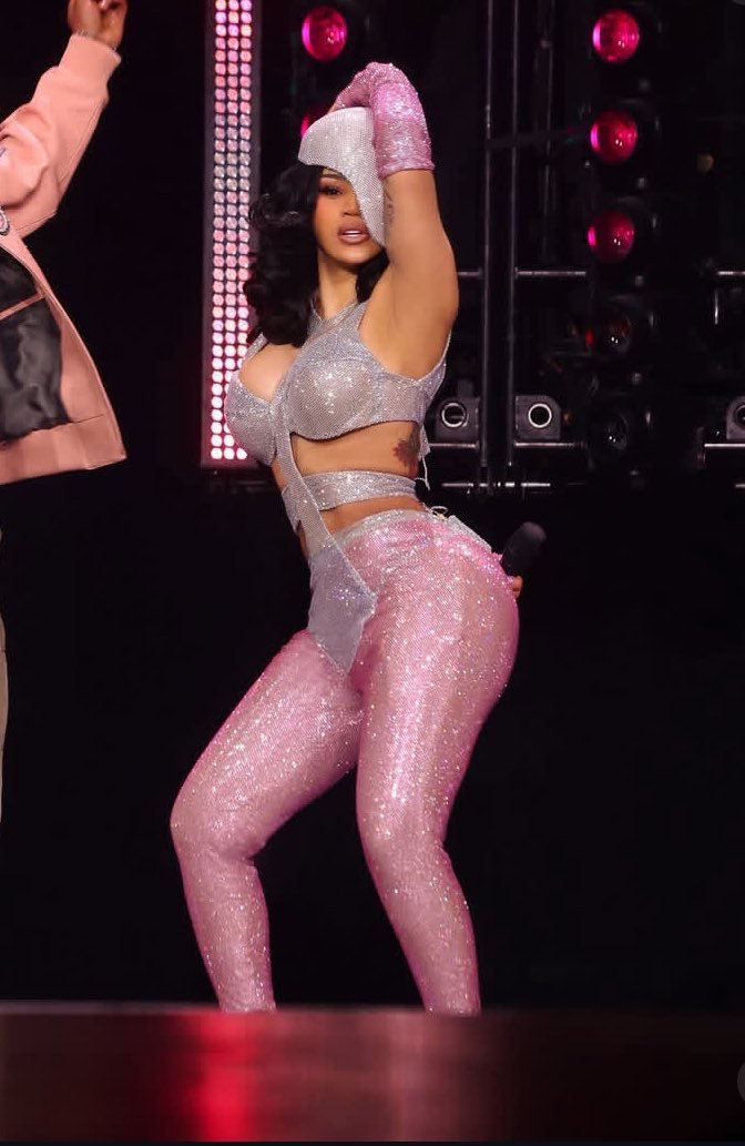 ⋆˚࿔ 𝜗𝜚˚⋆✮ Cardi’s Closet ⋆˚࿔ 𝜗𝜚˚⋆✮ tweet media