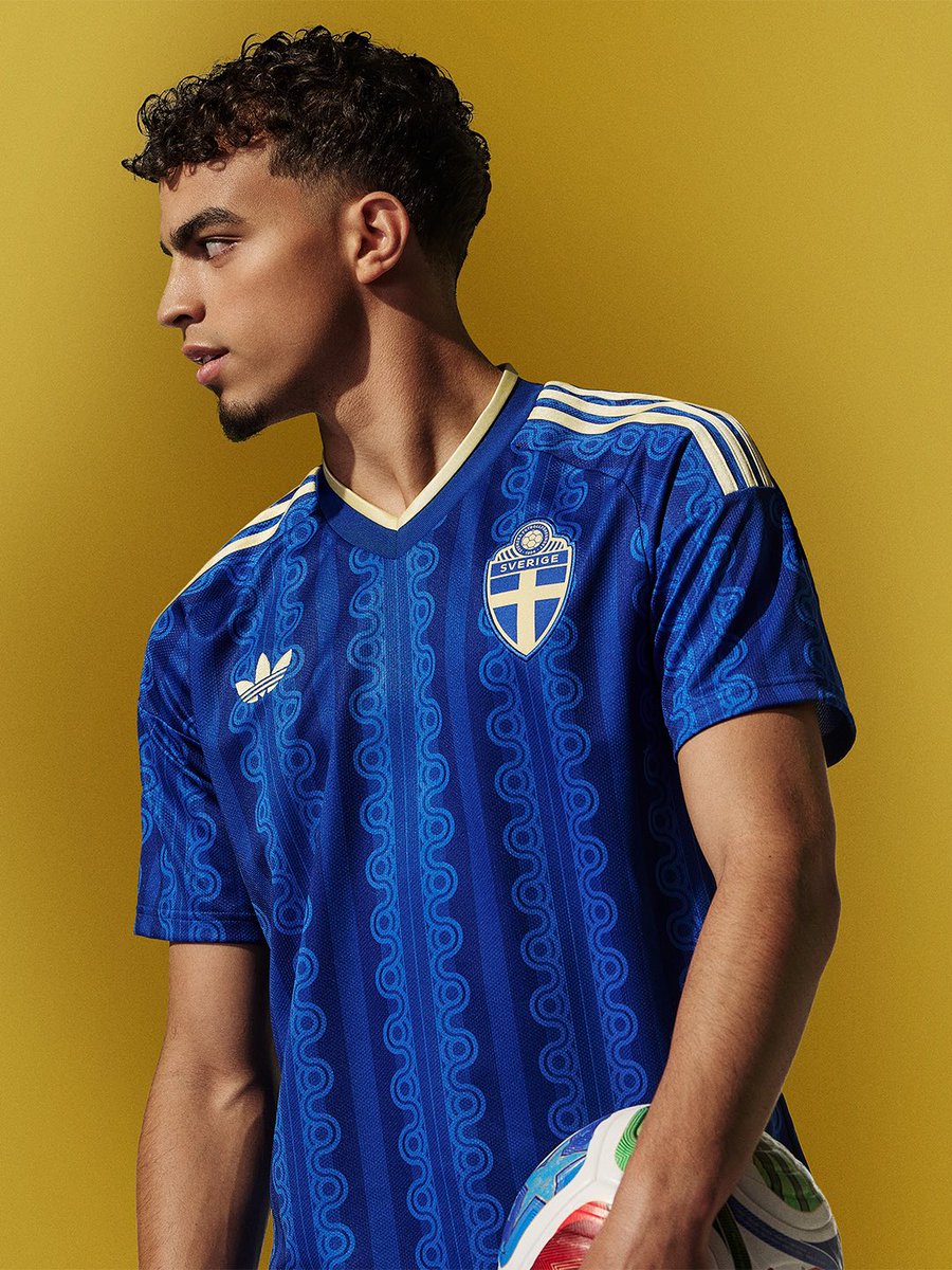 footballshirt's tweet image. The new adidas Sweden 2026 away kit has been revealed, forming the men’s national team’s alternate strip for the 2026-2027 international fixtures.

Read more: footballshirtculture.com/new-kits/swede…

#Sverige | Football Shirt Culture | Soccer Jersey | Camiseta de Futbol