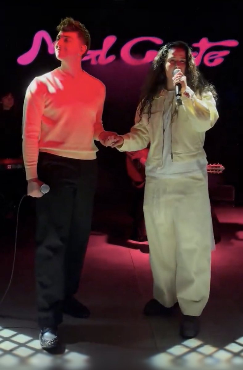 Ollie ✸ tweet media