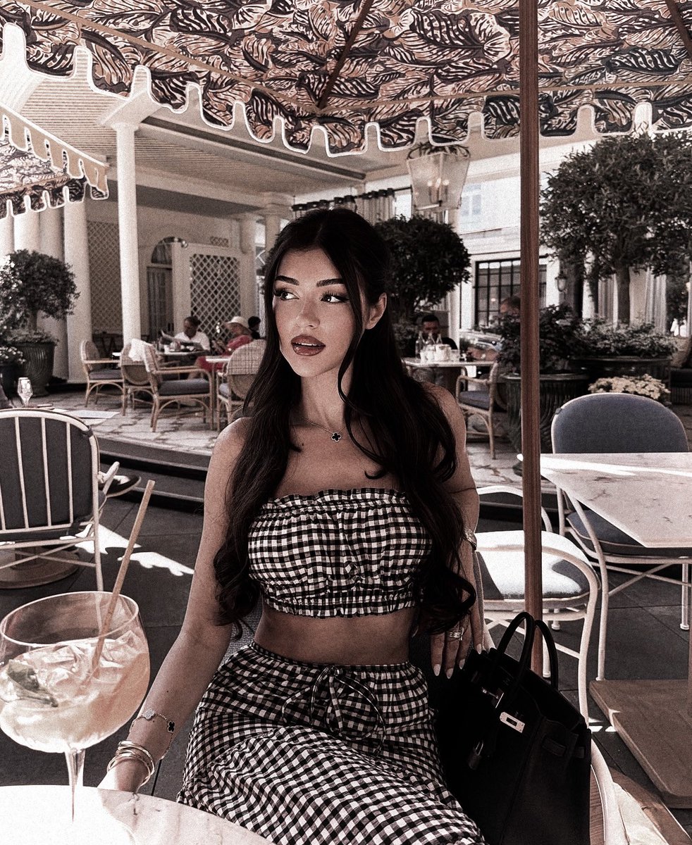 𝗮𝗻𝗻𝗲𝗹𝗶𝘀𝗲. tweet media