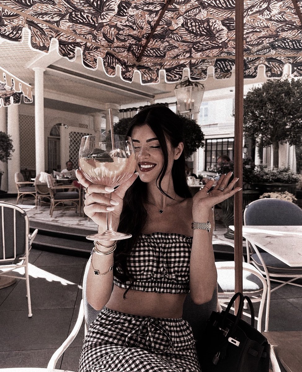 𝗮𝗻𝗻𝗲𝗹𝗶𝘀𝗲. tweet media