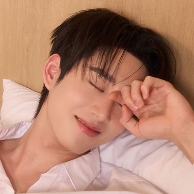 flora ★ tweet media