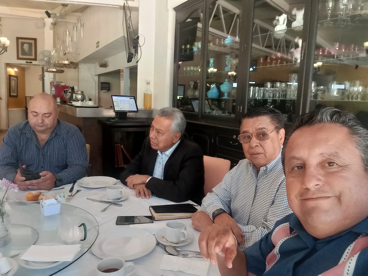 fabiangrcvca's tweet photo. En pro de los abogados de Morelos, trabajando en el Consejo de Ex Presidentes de la @BarraAbogadosM con su Presidenta Adela Manzanarez https://t.co/hkSvH9RiSf