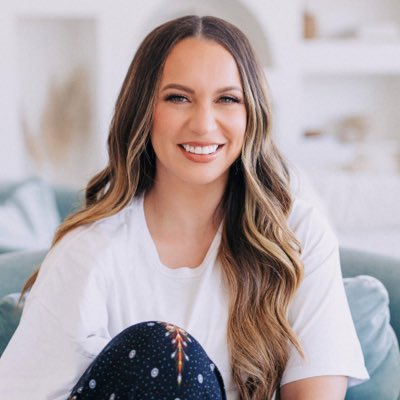 Christine D'Clario tweet media