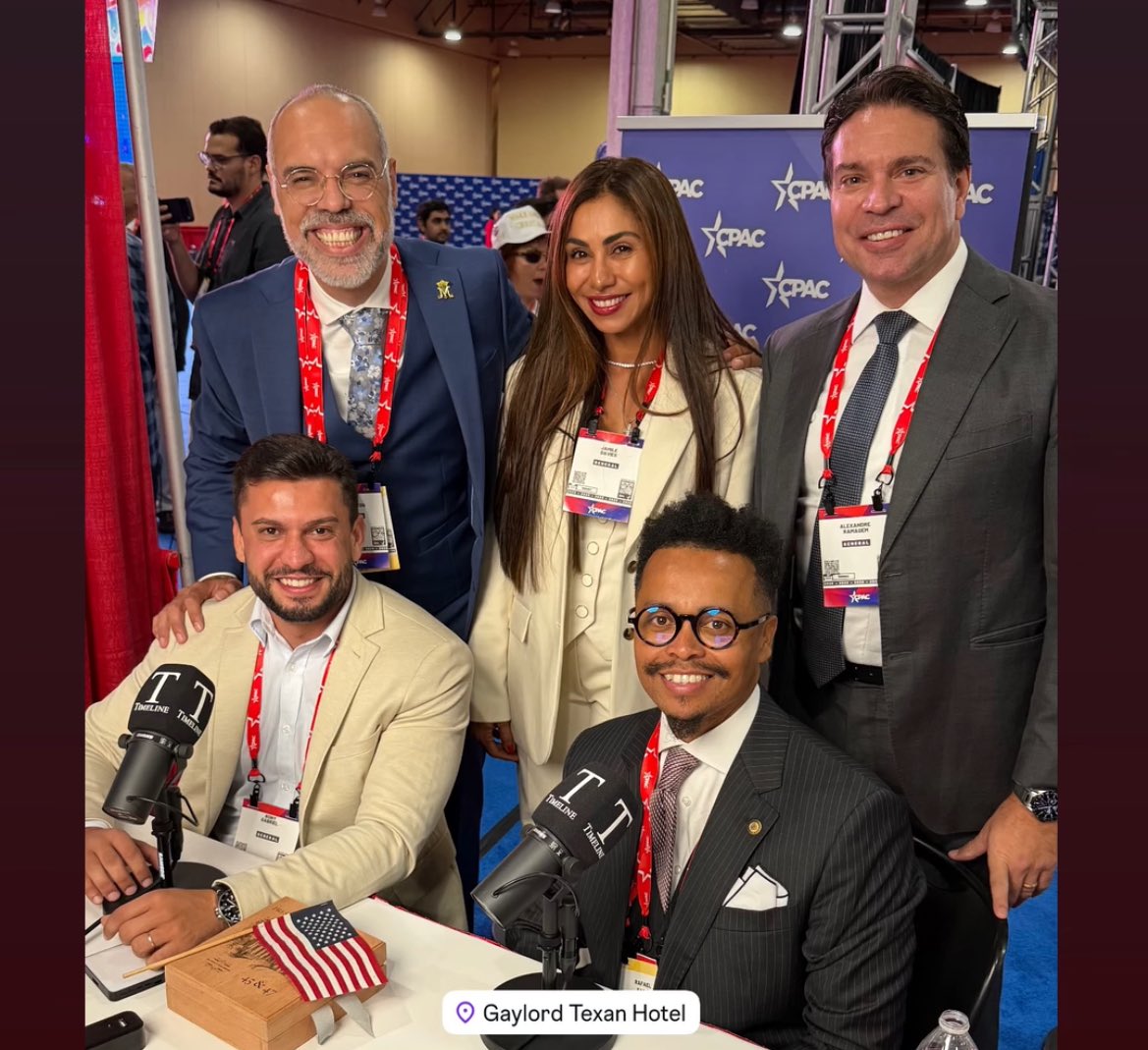 Revista Timeline tweet media