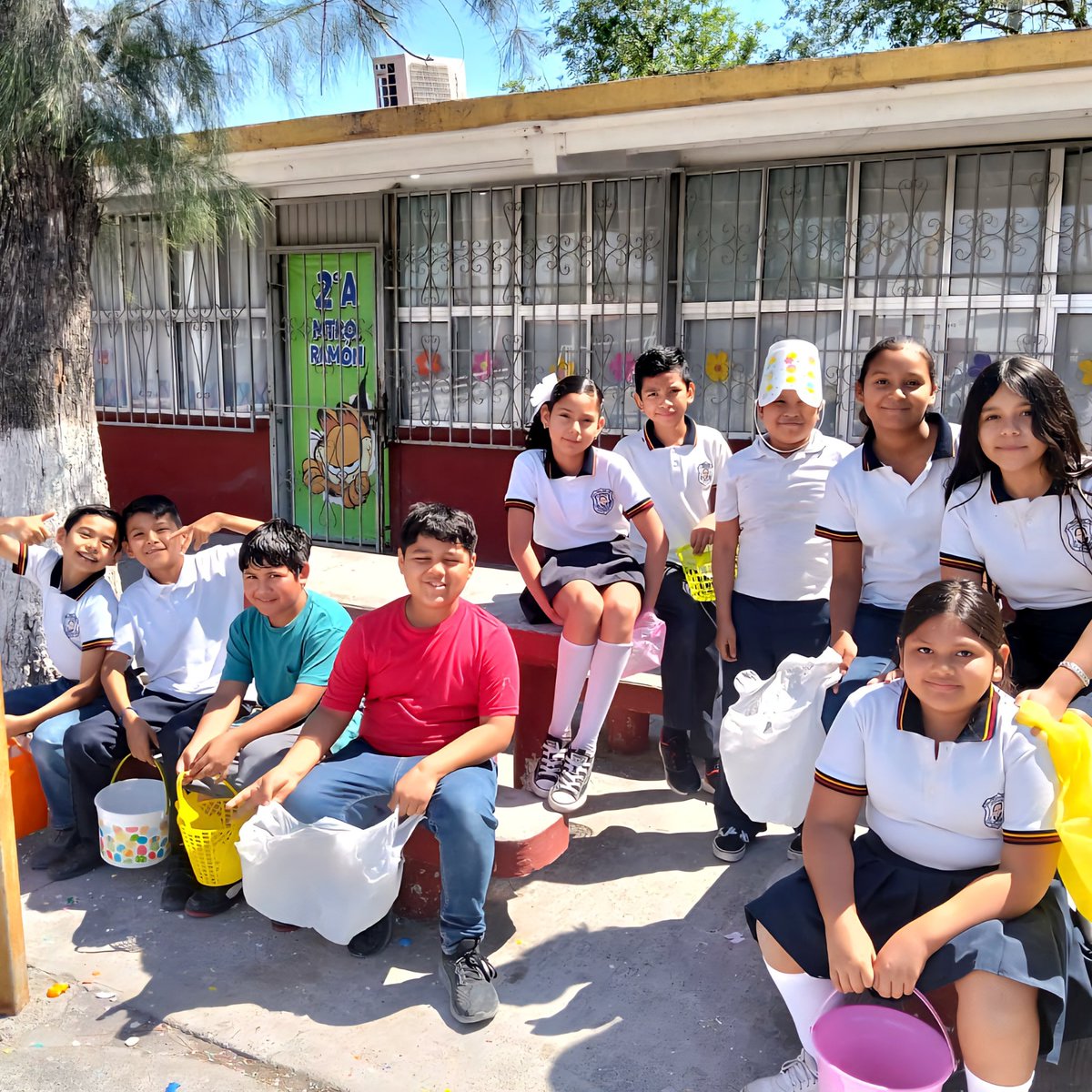 jorgeivan1286's tweet photo. 🐰🥚buenas tardes como #ANDAMIOS
pura #diversión🙂‍↔️ felices estos niños✌🏻 https://t.co/vNqC8CJkiC