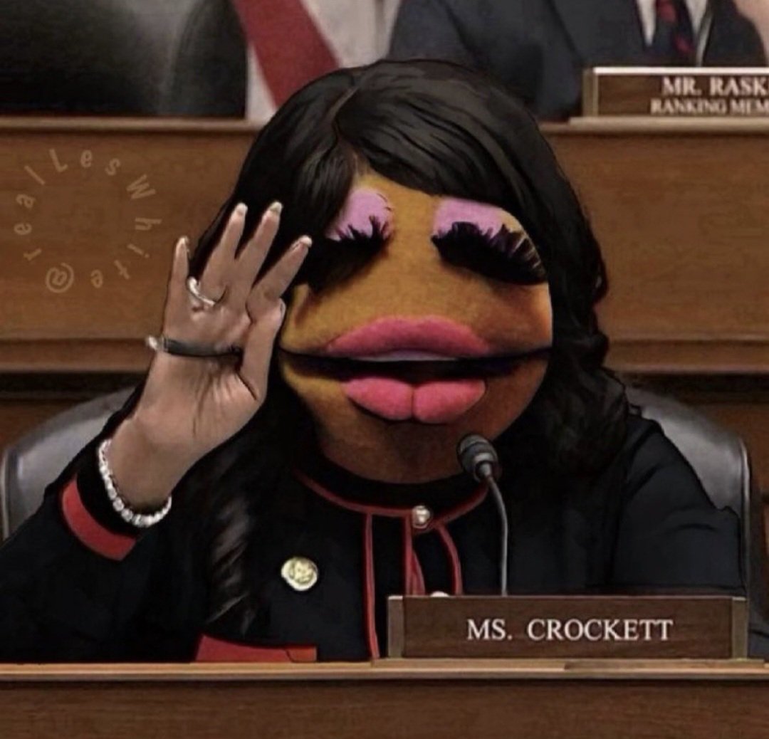iamladyjaecelyn's tweet photo. And you could pay for it with all the money you spend on your wigs and lashes... LIAR! https://t.co/eWsxUDOxRM