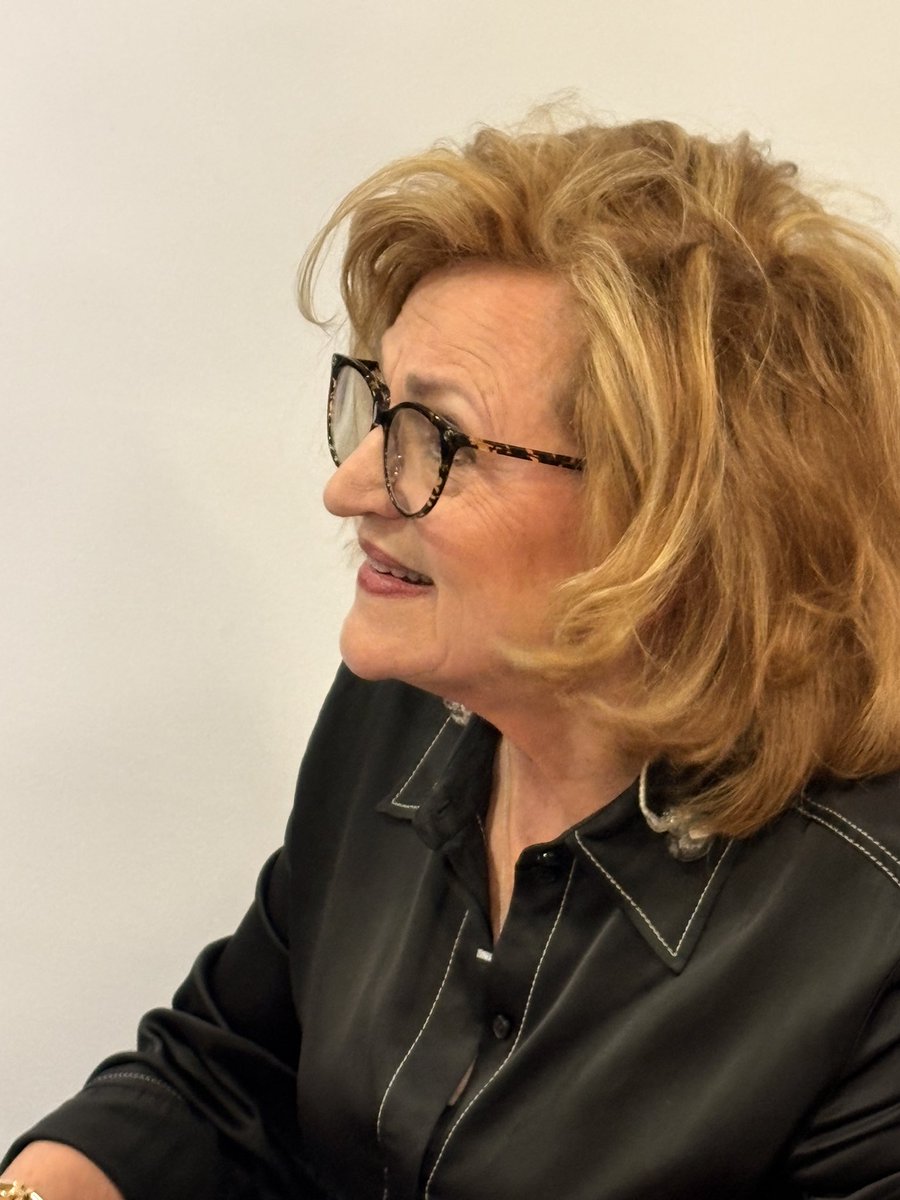 MRS T 🌸🐭🚜🐝 tweet media