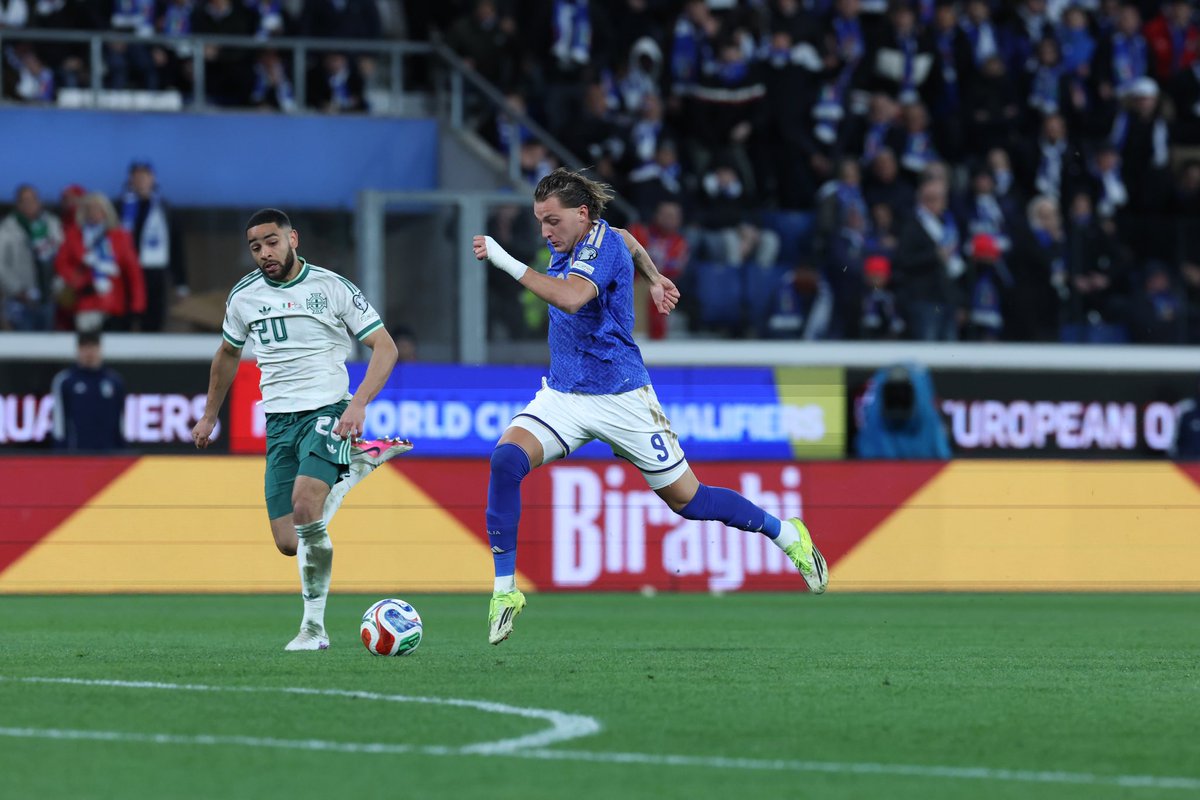 Azzurri's tweet image. ⏱️ 63’ | 🔁
⤴️ #Esposito; #Gatti
⤵️ #Retegui; #Bastoni

#ItaliaIrlandaDelNord 1️⃣-0️⃣

#Nazionale #Azzurri #VivoAzzurro