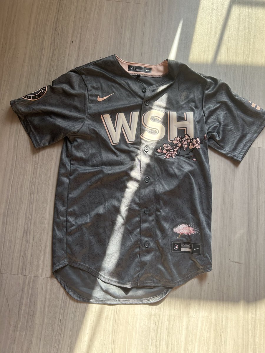 steakerslol's tweet photo. Anyone interested? Go for $100+ on ebay but I’d do it for $70 venmo https://t.co/R728lkxOp7