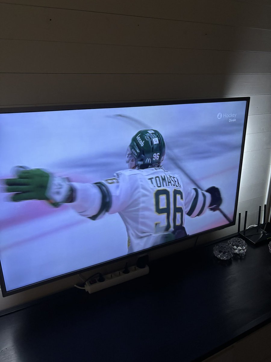 the_Seekerd's tweet photo. HJÄLTE! HJÄLTAR! #fbkse https://t.co/xDvAUnVQnO