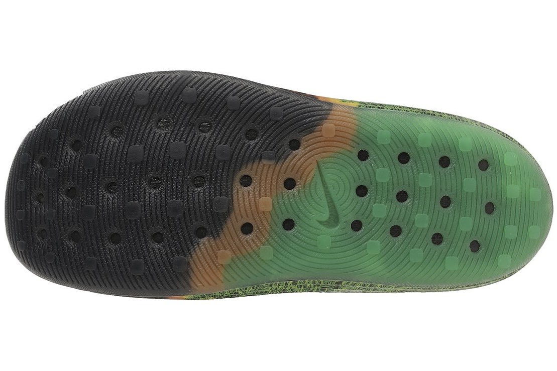SoleRetriever's tweet photo. FIRST LOOK: .SWOOSH x Nike ReactX Rejuven8 Slide “Touch Grass” 🌱 

🗓️ Summer 2026
📝 IR0459-001
💵 $85 https://t.co/4VQ1UAas9S