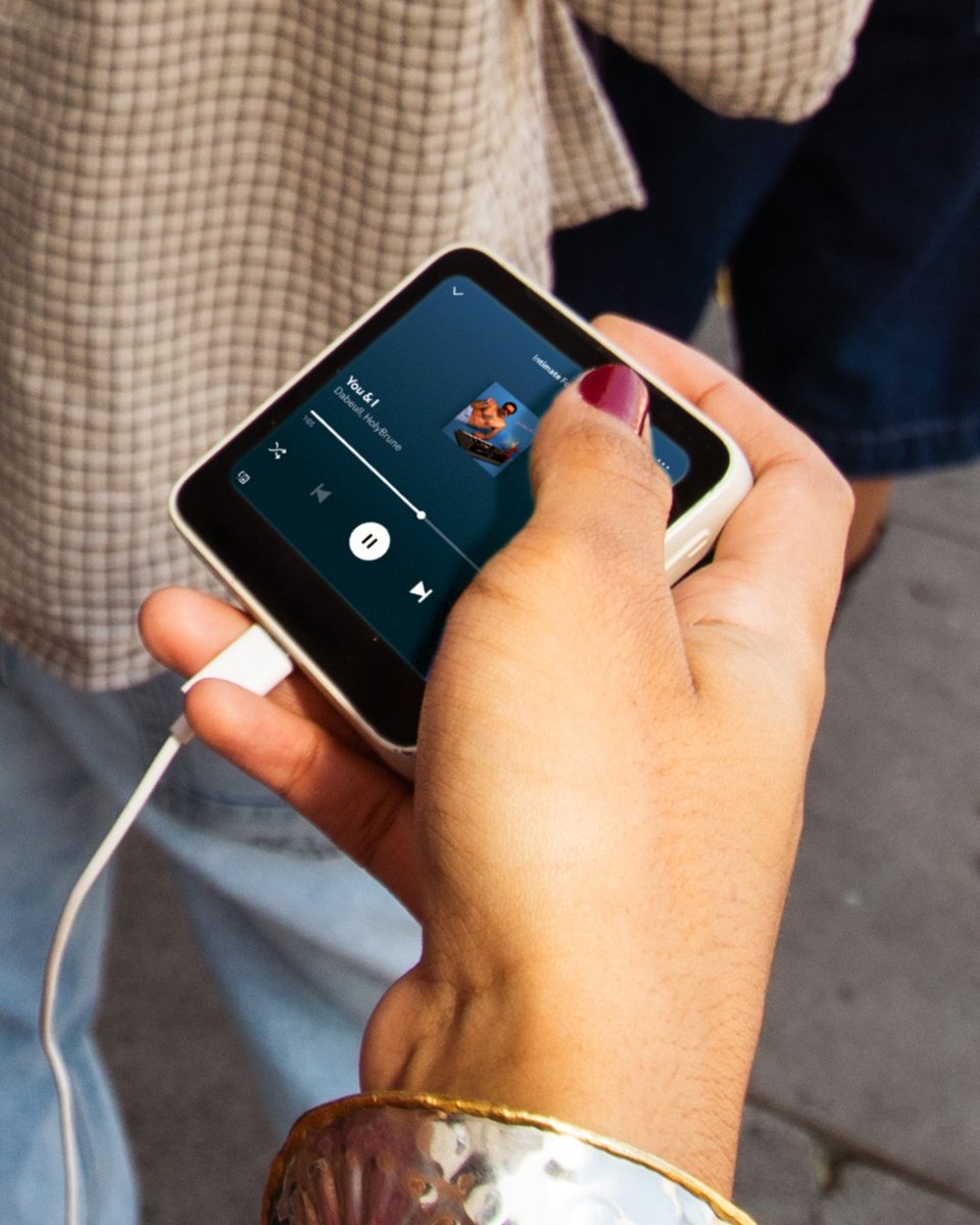 DigitalTrends's tweet image. Meadow is a $399 secondary device that gives you your phone number, maps, music, and camera, without the social media, work emails, and notifications.

#smartphone #technology #technews