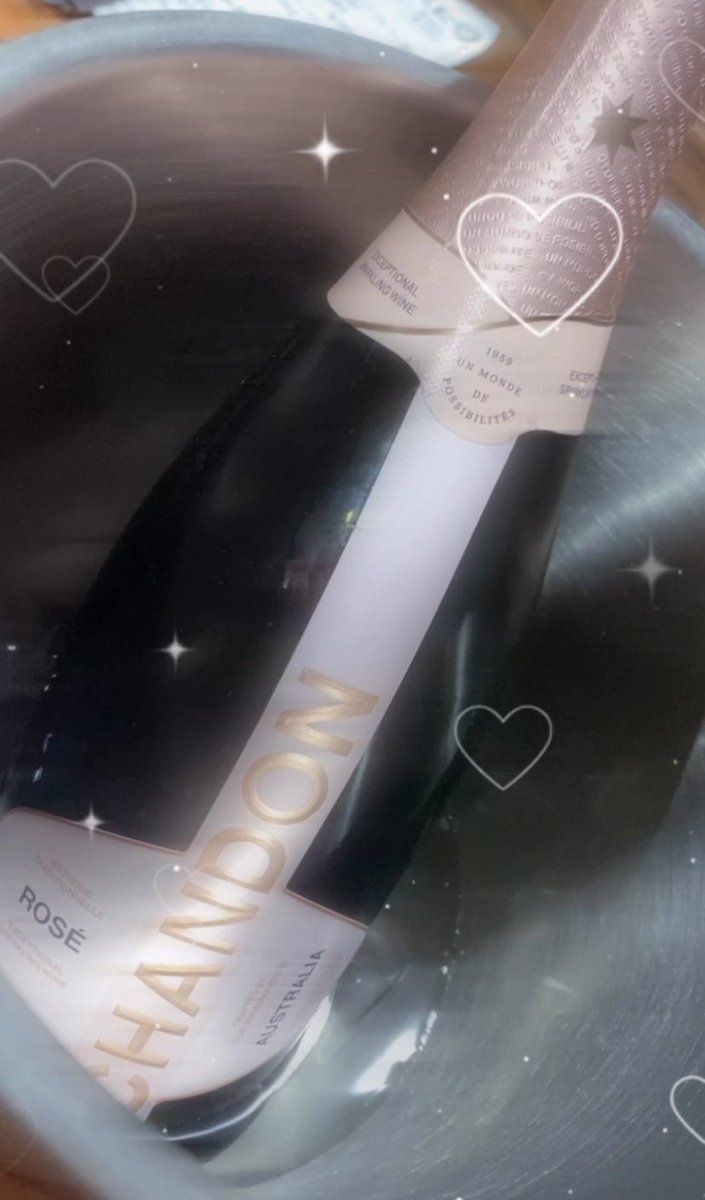 ___akn328's tweet photo. お誕生日の前祝いに先日シャンパン頂いたありがとう🥂✨️

明日は早い時間、ご予約のお客様で貸切なので少し遅めの時間から待ってます❤️
お席のご案内は、その都度インスタ更新します🙇🏻‍♀️ https://t.co/eoJriEX4gg