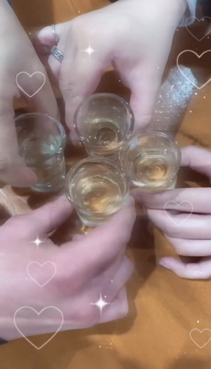 ___akn328's tweet photo. お誕生日の前祝いに先日シャンパン頂いたありがとう🥂✨️

明日は早い時間、ご予約のお客様で貸切なので少し遅めの時間から待ってます❤️
お席のご案内は、その都度インスタ更新します🙇🏻‍♀️ https://t.co/eoJriEX4gg