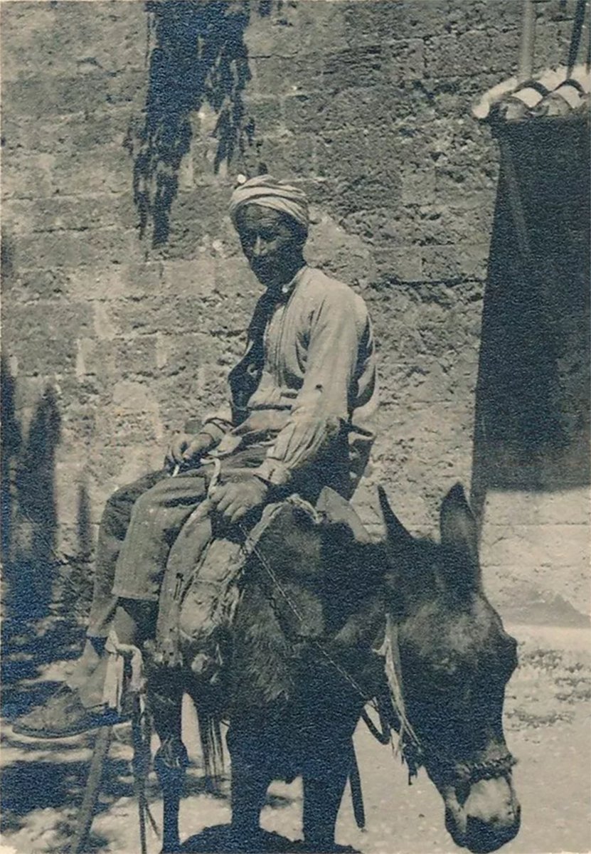 nadidefotograf's tweet photo. Rodos'ta gündelik yaşam 1940'ların başı
#Rhodes #Rodi #Ρόδος https://t.co/NeFifxU2Ll