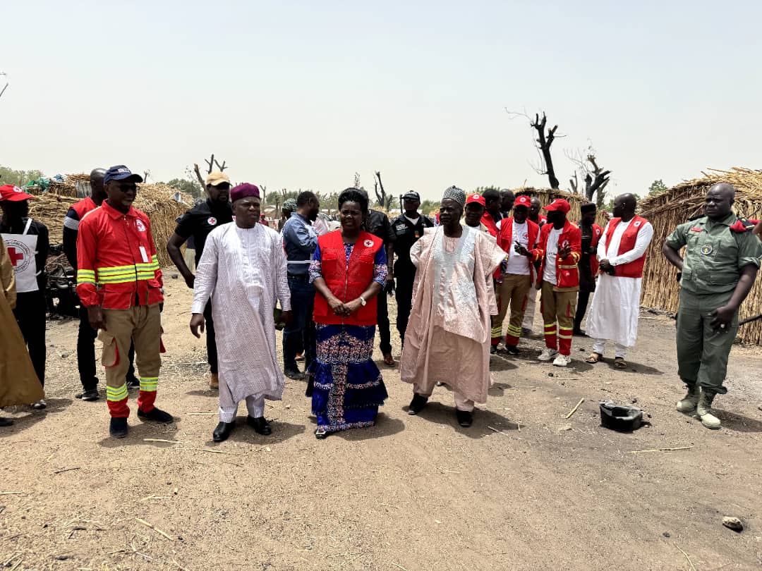 AkameCecile's tweet photo. À Kolofata, j’ai vu des familles qui ont tout perdu, mais aussi une solidarité forte.
 La Croix-Rouge Camerounaise, avec ses partenaires, apporte une réponse concrète : abris, santé, eau, assistance financière. Mais les besoins restent importants. Nous devons faire plus, ensemble https://t.co/T8OS1y4VVy